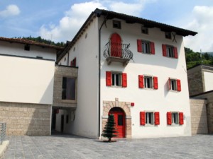 Vista frontale della Biblioteca