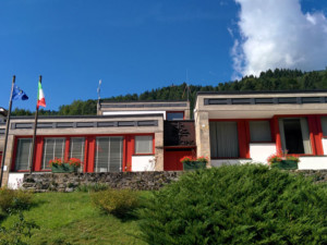 Il municipio visto di fronte