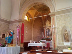 Chiesa di Tausia vista dall'entrata