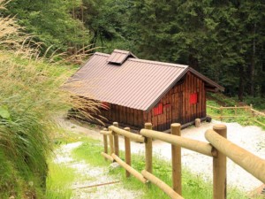 Lo spiazzo antistante al cason