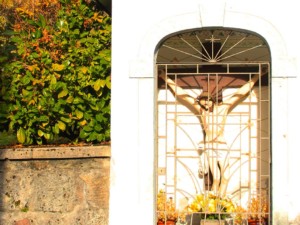 Il Cristo crocifisso al suo interno