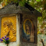 Il lato destro dell'ancona vista dalla strada