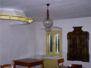 Vi ricordate? Questa è un immagine della canonica prima della trasformazione in biblioteca.