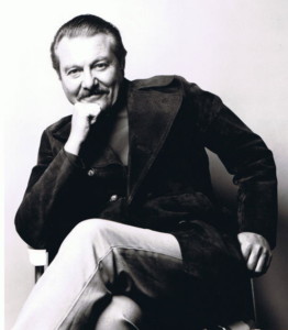 Enzo Plazzotta in posa