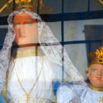 Dettaglio della Madonna vestita di bianco