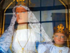 Dettaglio della Madonna vestita di bianco