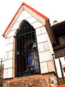 Fu costruita a protezione degli abitanti del paese e dei viandanti