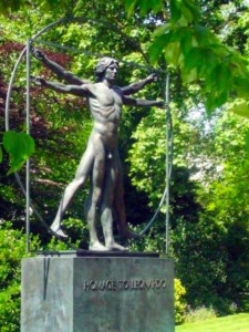 "The Vitruvian Man" a Belgrave Square a Londra.