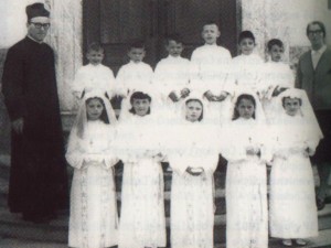 1966 La Prima Comunione con la maestra De Marchi e il compianto don Virginio Foschiani