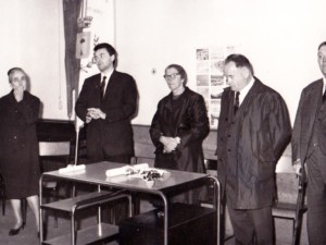 La cerimonia di consegna della medaglia al termine della carriera scolastica