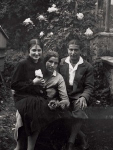 Anni '20 Con Rita Plozzer e Alfeo Martinis nell'orto di Sior Dato