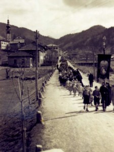 Il corteo lungo via roma
