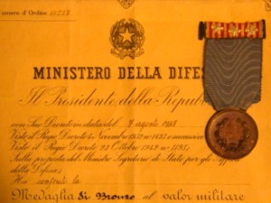 Dettaglio della medaglia di Bronzo al valor Militare