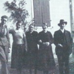 Foto di famiglia, con Aldo Moro assieme alla zia Costanza, la mamma Teresa, la zia Luigia ed il nonno Vigj di Gleries.