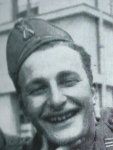 Aldo Moro in tenuta militare