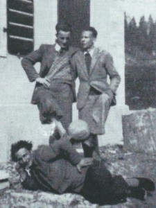 Aldo Moro assieme al fratello Nando e l'amico Pino Plazzotta ( 17 luglio 1938)