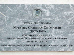 La targa commemorativa dedicata alla maestra Caterina De Marchi