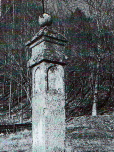 Fotografia storica del cippo