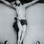 Foto storica dell'ancona, dove si possono notare le statuette ai lati del Cristo