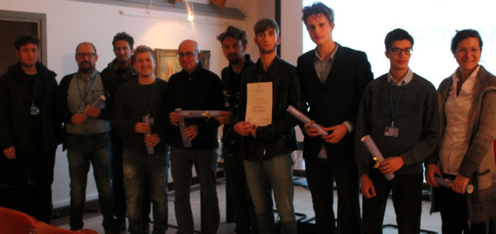 Foto di gruppo dei partecipanti presenti in sala.