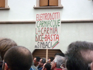 Novembre‎ ‎2010 - Da Cercivento a Paluzza per manifestare contro la privatizzazione dell'acqua e contro l'elettrodotto