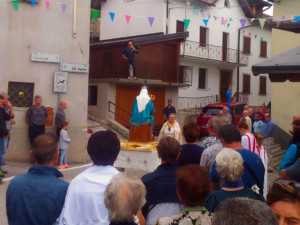 Breve sosta con la benedizione di Don Tarcisio