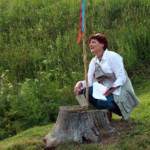 Una Manuela assorta nella sua intensa spiegazione
