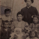 La famiglia Martinis all'arrivo a Treppo Carnico