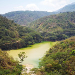 Un bacino artificiale per la raccolta dell'acqua