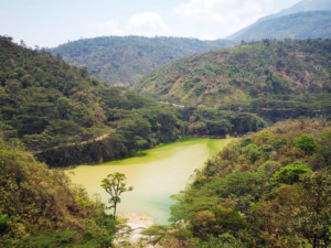 Un bacino artificiale per la raccolta dell'acqua