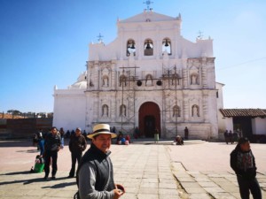 La bella Chiesa coloniale in centro al paese