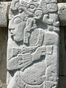 Uno degli innumerevoli Bassorilievi Maya a Palenque