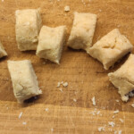 Gli gnocci tagliati pronti per essere cotti