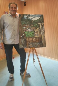 Il Sindaco Marco Plazzotta a fianco dell'opera...