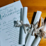 Le pergamene donate alle coppie a ricordo della giornata